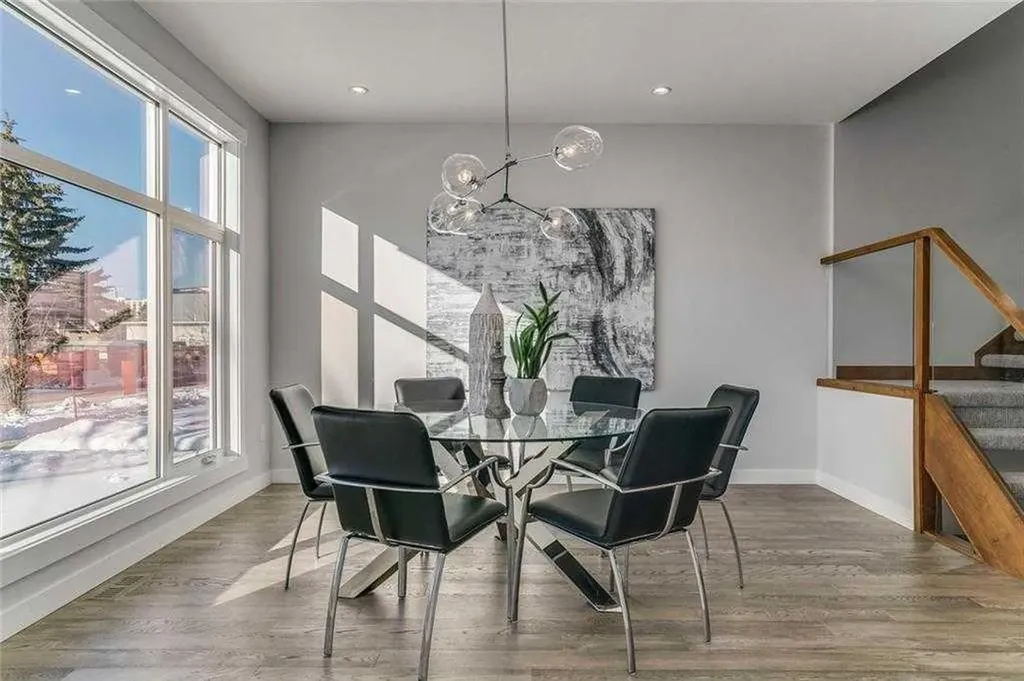 3122 39 Street SW Calgary AB T3E 3J1