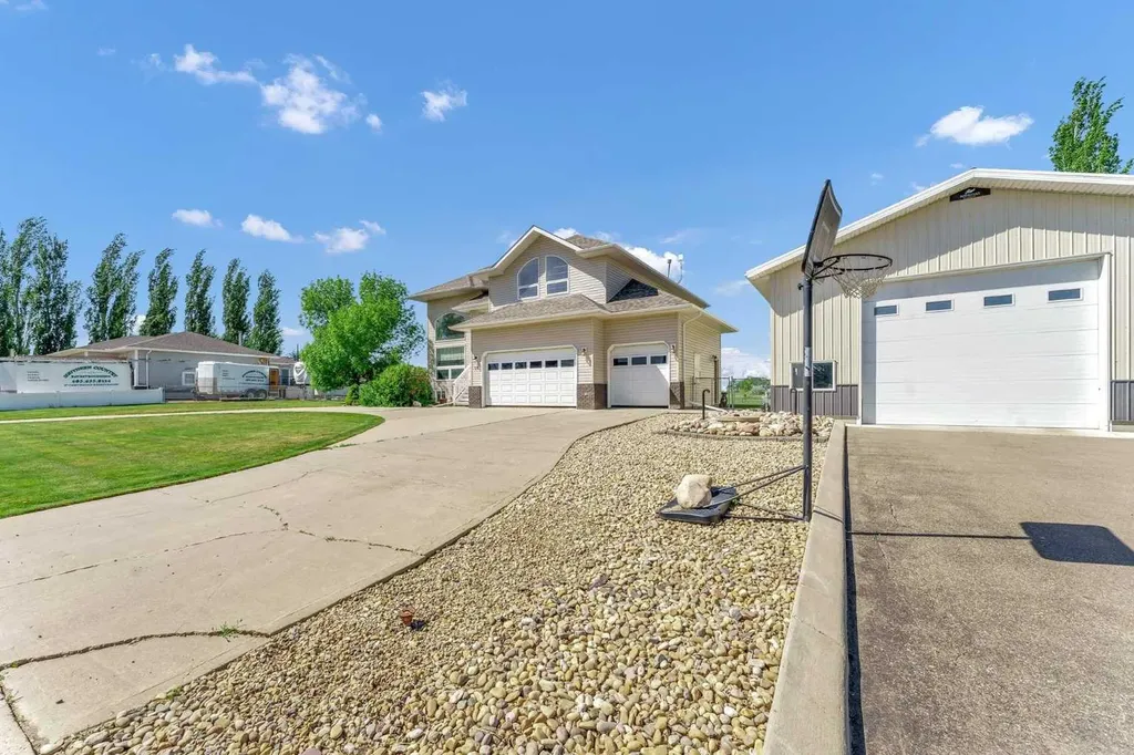 190014 12 Street W Rural Newell County Of AB T1R1C7