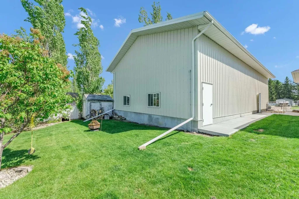 190014 12 Street W Rural Newell County Of AB T1R1C7