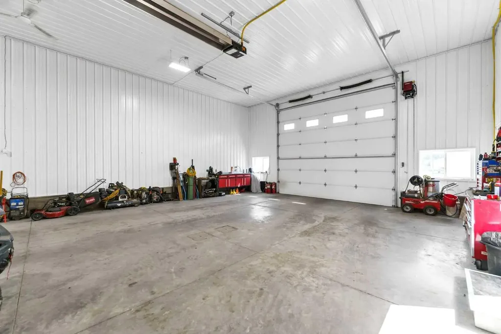 190014 12 Street W Rural Newell County Of AB T1R1C7