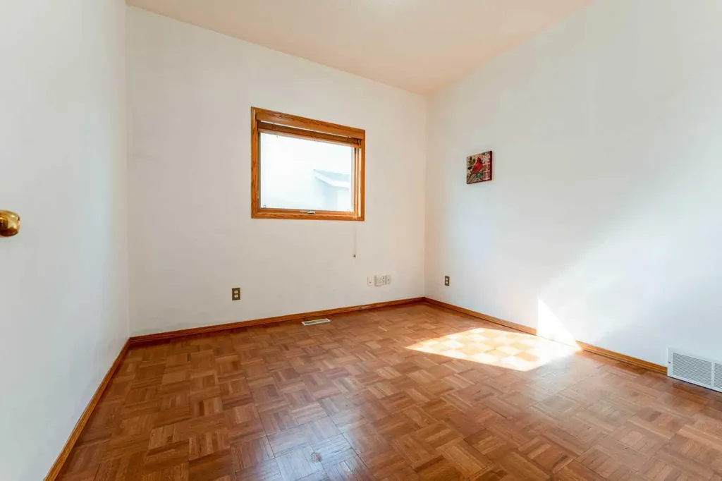 117 Evergreen Place SW Calgary AB T2Y 3K7