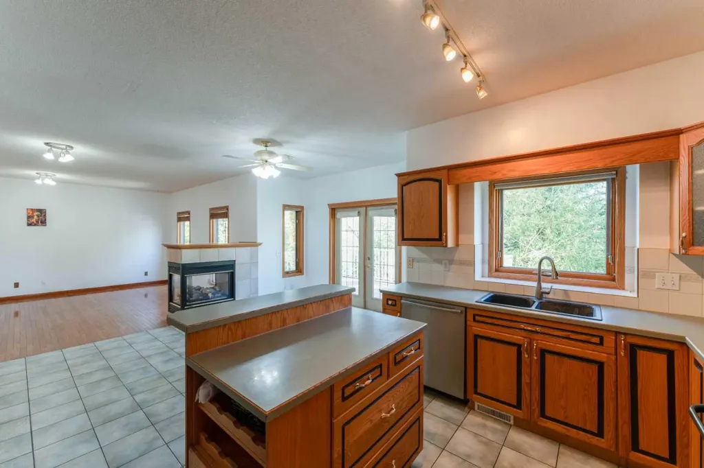 117 Evergreen Place SW Calgary AB T2Y 3K7