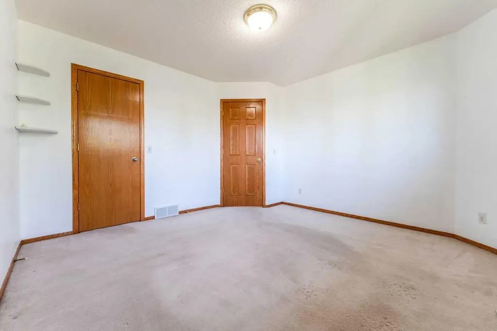 117 Evergreen Place SW Calgary AB T2Y 3K7
