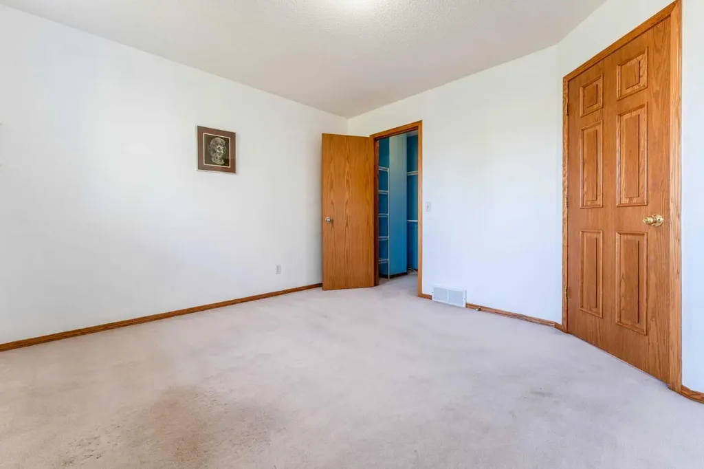 117 Evergreen Place SW Calgary AB T2Y 3K7