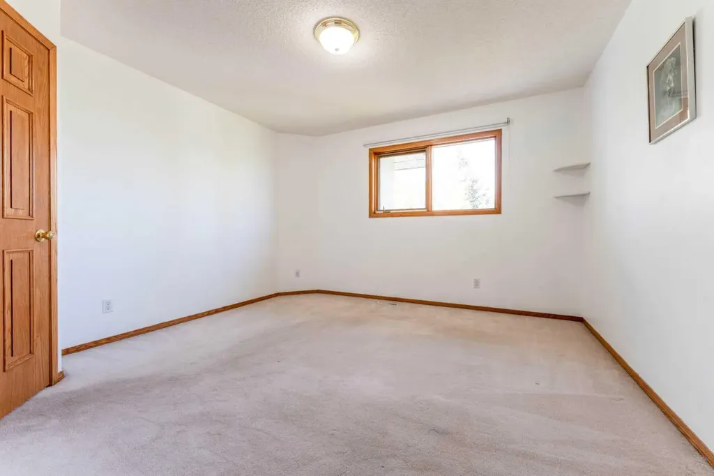 117 Evergreen Place SW Calgary AB T2Y 3K7