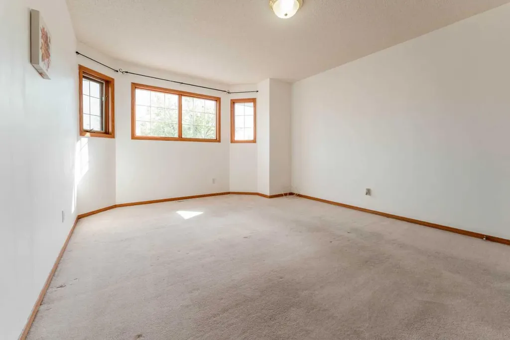 117 Evergreen Place SW Calgary AB T2Y 3K7