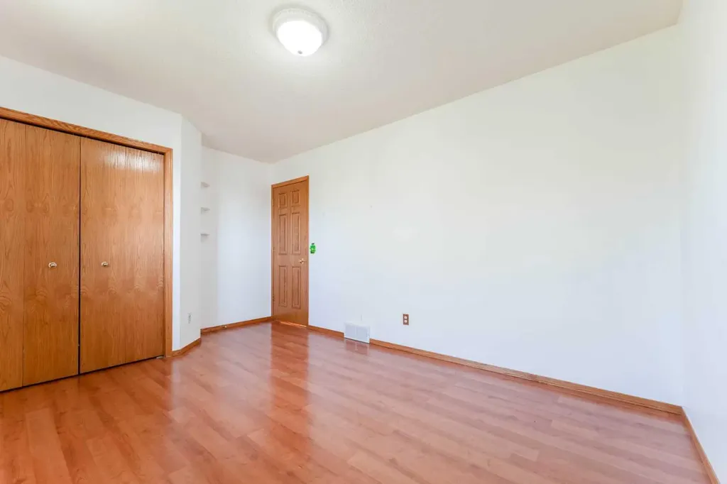 117 Evergreen Place SW Calgary AB T2Y 3K7