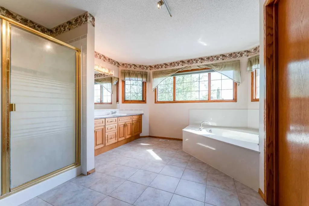117 Evergreen Place SW Calgary AB T2Y 3K7