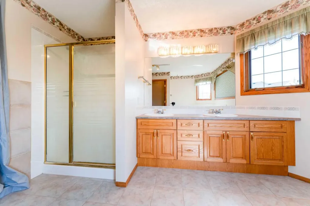 117 Evergreen Place SW Calgary AB T2Y 3K7