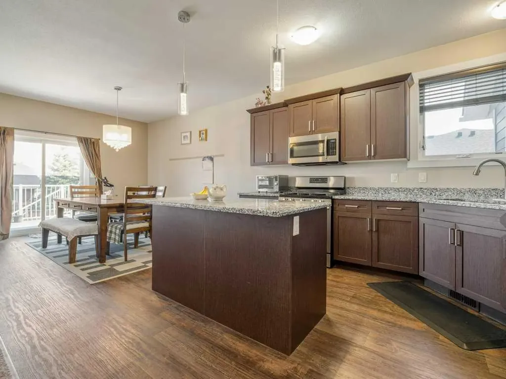 757 28 Street Fort Macleod AB T0L0Z0