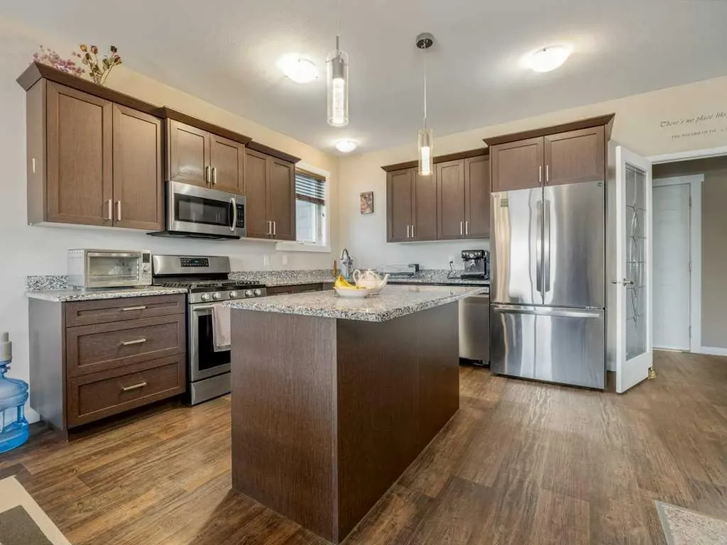 757 28 Street Fort Macleod AB T0L0Z0