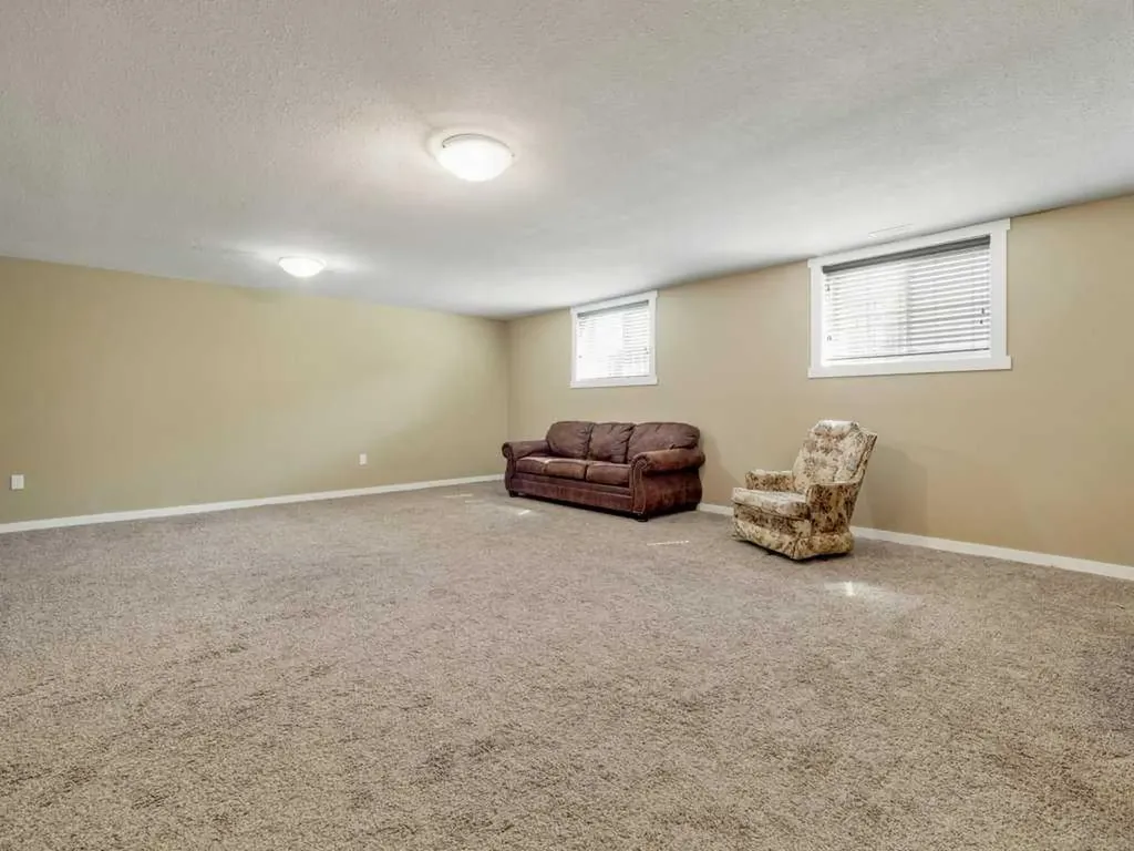 757 28 Street Fort Macleod AB T0L0Z0