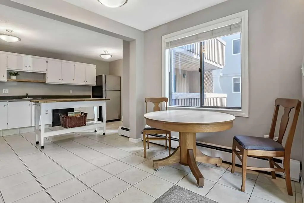 618 2 Avenue NW Calgary AB T2N 0E1