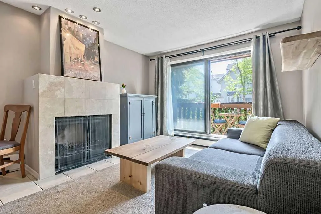 618 2 Avenue NW Calgary AB T2N 0E1