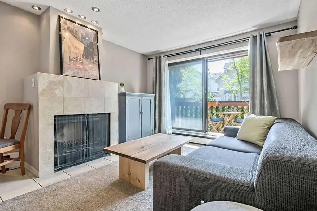 618 2 Avenue NW Calgary AB T2N 0E1
