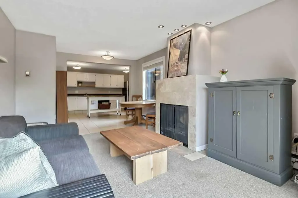 618 2 Avenue NW Calgary AB T2N 0E1