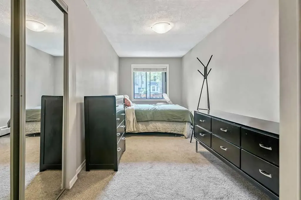 618 2 Avenue NW Calgary AB T2N 0E1