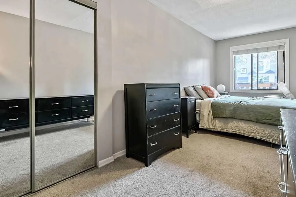 618 2 Avenue NW Calgary AB T2N 0E1