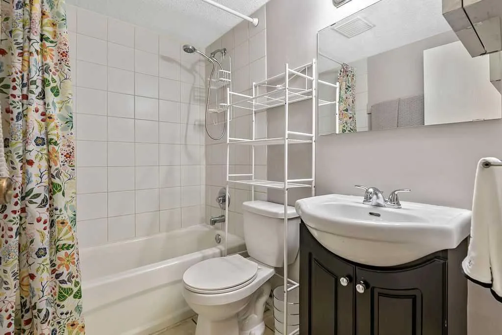 618 2 Avenue NW Calgary AB T2N 0E1