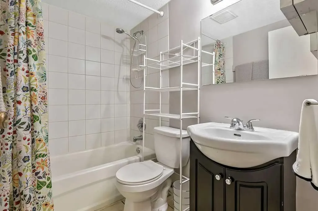 618 2 Avenue NW Calgary AB T2N 0E1