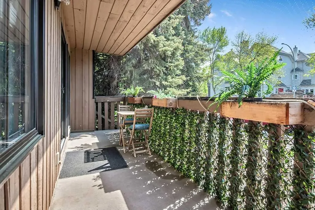 618 2 Avenue NW Calgary AB T2N 0E1