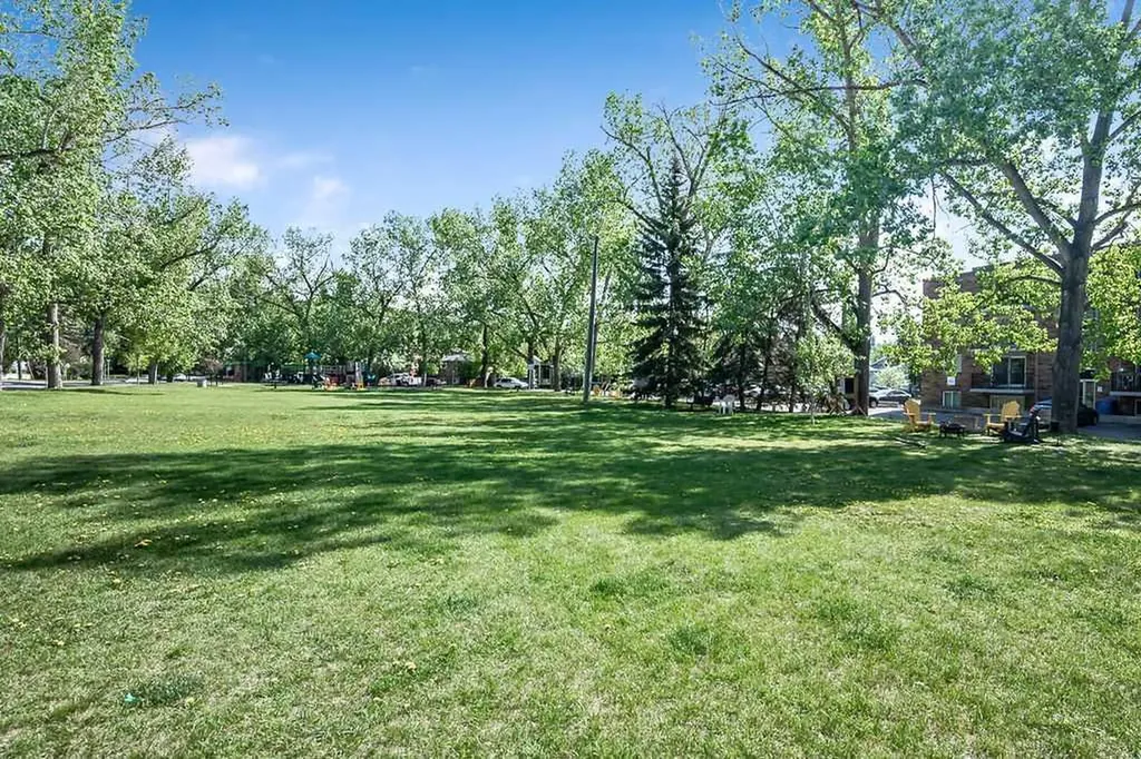 618 2 Avenue NW Calgary AB T2N 0E1
