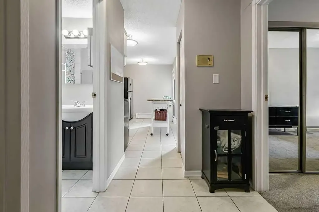 618 2 Avenue NW Calgary AB T2N 0E1