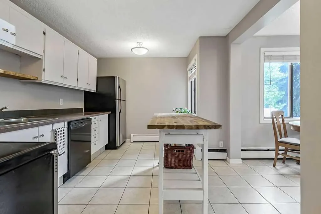 618 2 Avenue NW Calgary AB T2N 0E1