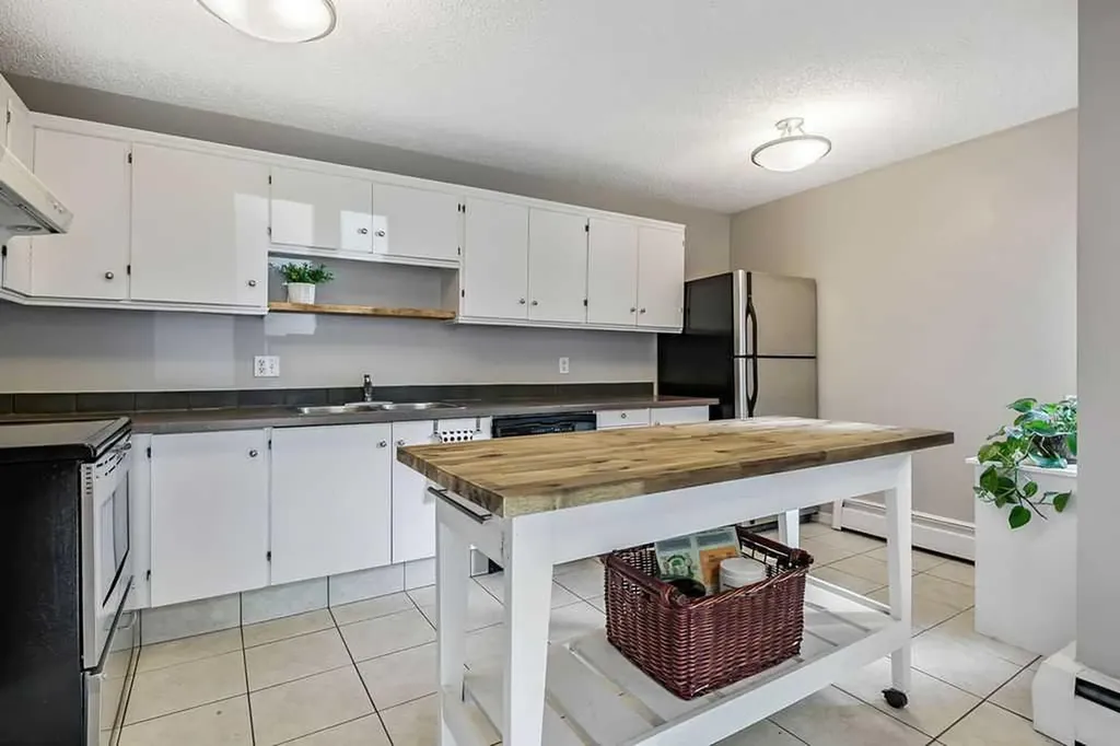 618 2 Avenue NW Calgary AB T2N 0E1