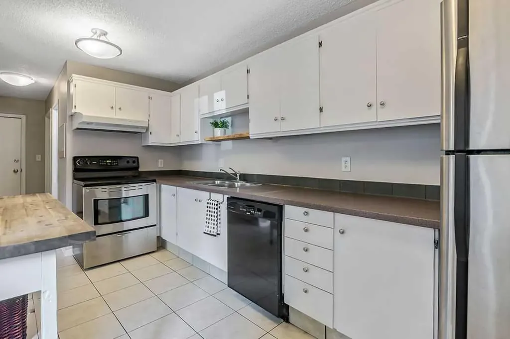618 2 Avenue NW Calgary AB T2N 0E1