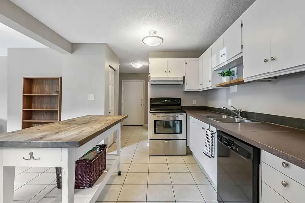 618 2 Avenue NW Calgary AB T2N 0E1