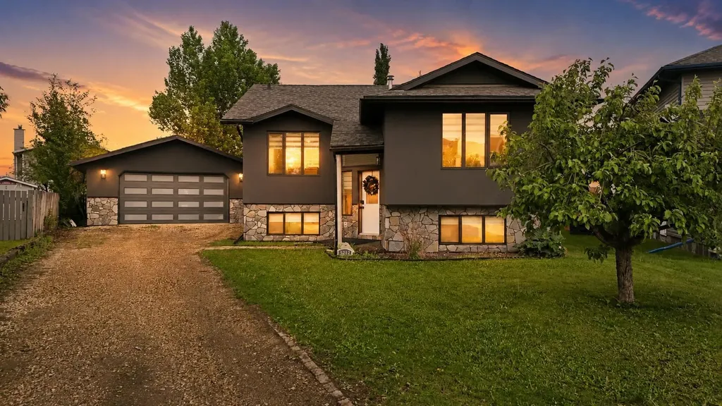 5212 55 Avenue Eckville AB T0M 0X0