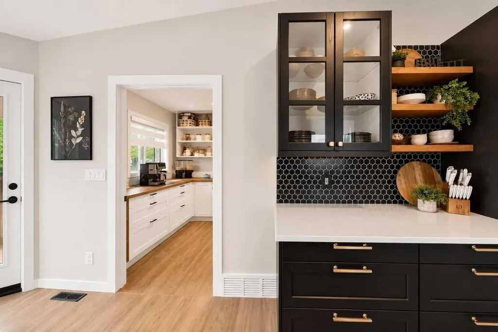 5212 55 Avenue Eckville AB T0M 0X0