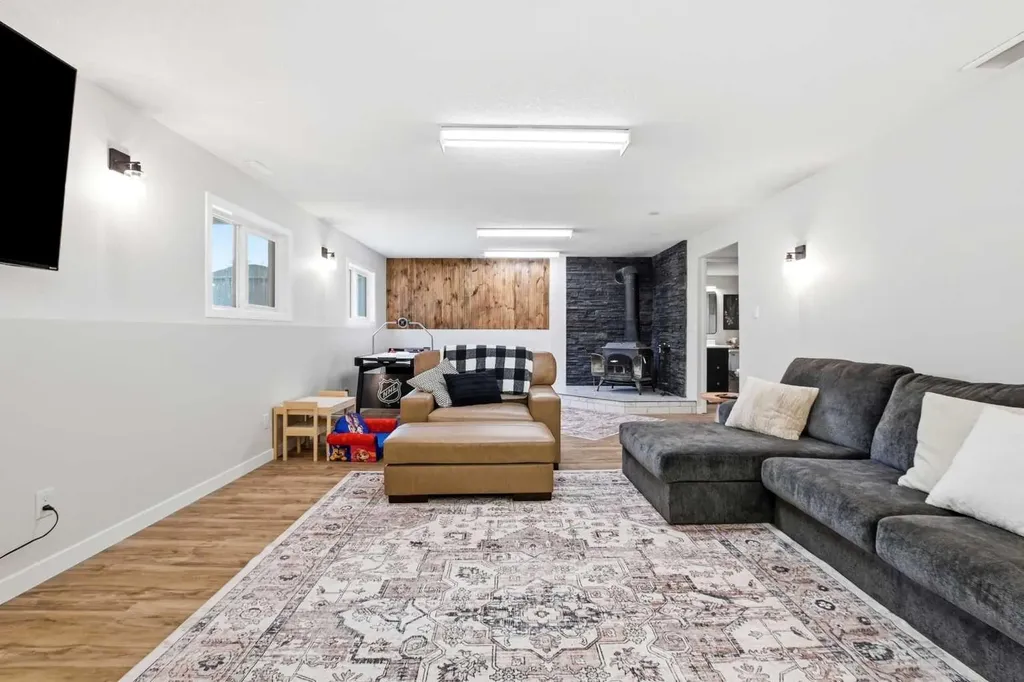 5212 55 Avenue Eckville AB T0M 0X0