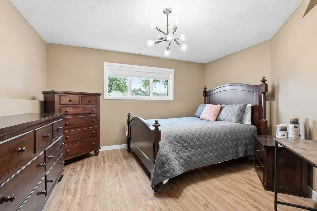 5212 55 Avenue Eckville AB T0M 0X0