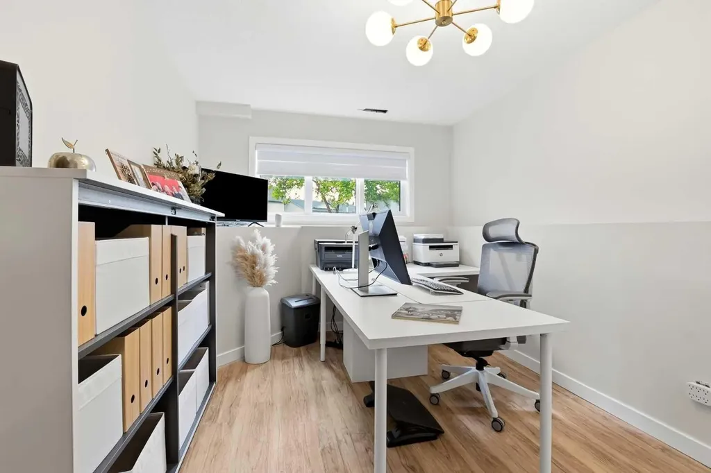 5212 55 Avenue Eckville AB T0M 0X0
