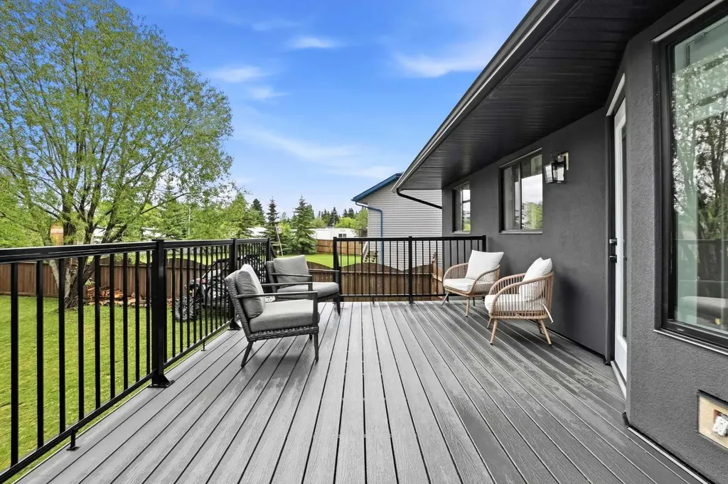 5212 55 Avenue Eckville AB T0M 0X0