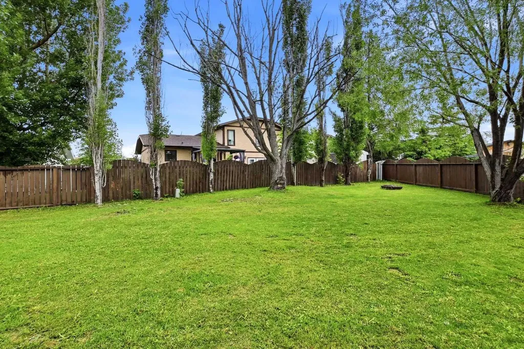 5212 55 Avenue Eckville AB T0M 0X0