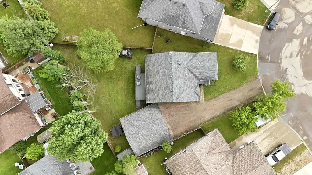 5212 55 Avenue Eckville AB T0M 0X0