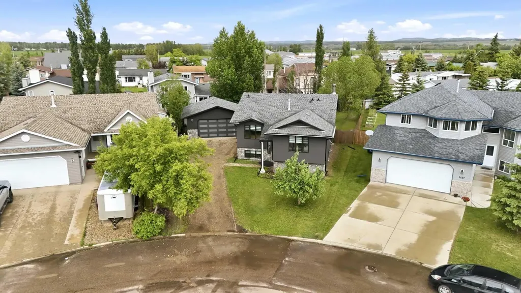 5212 55 Avenue Eckville AB T0M 0X0