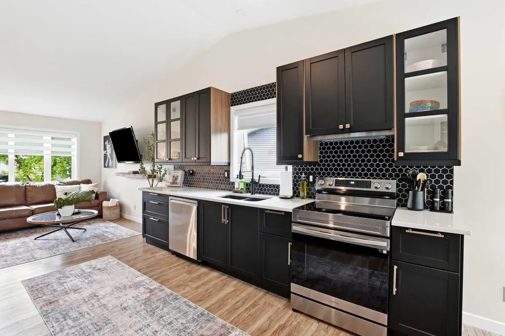 5212 55 Avenue Eckville AB T0M 0X0