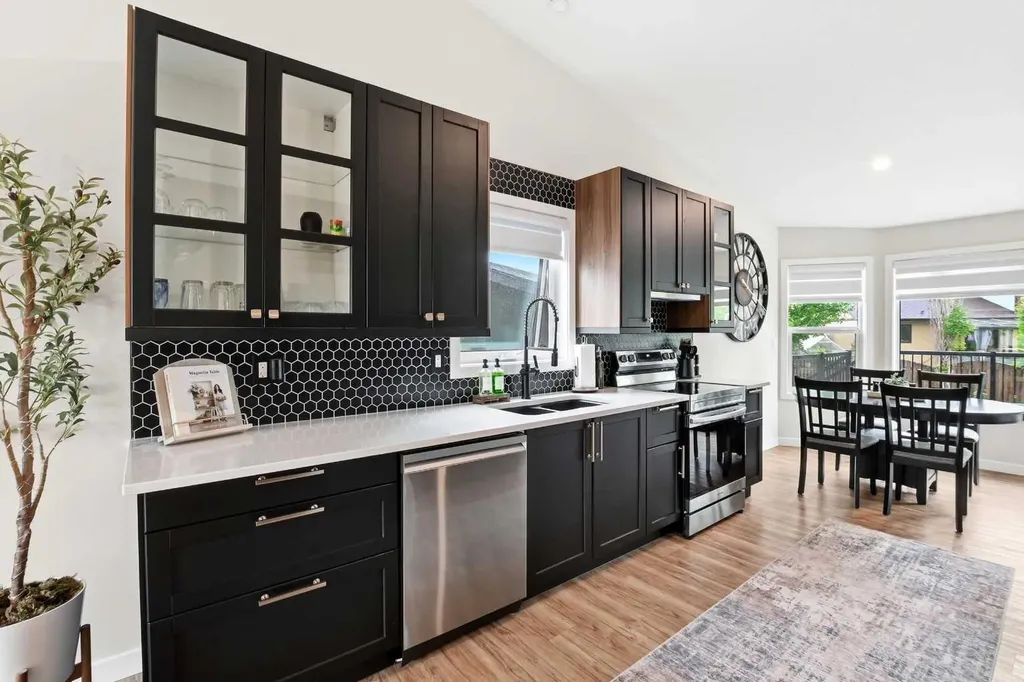 5212 55 Avenue Eckville AB T0M 0X0