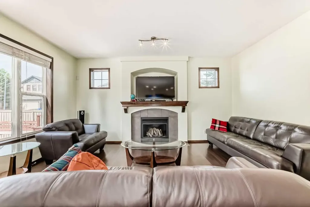 55 Eversyde Gardens SW Calgary AB T2Y 5E2