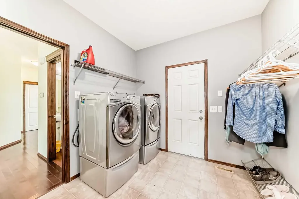55 Eversyde Gardens SW Calgary AB T2Y 5E2