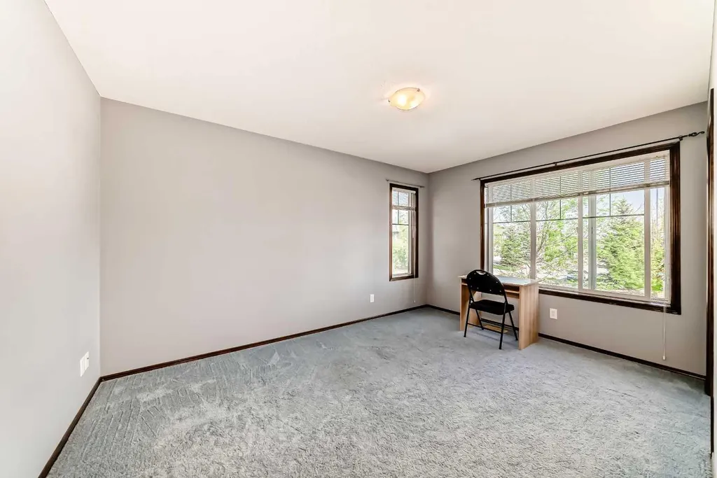 55 Eversyde Gardens SW Calgary AB T2Y 5E2