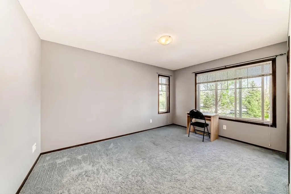 55 Eversyde Gardens SW Calgary AB T2Y 5E2