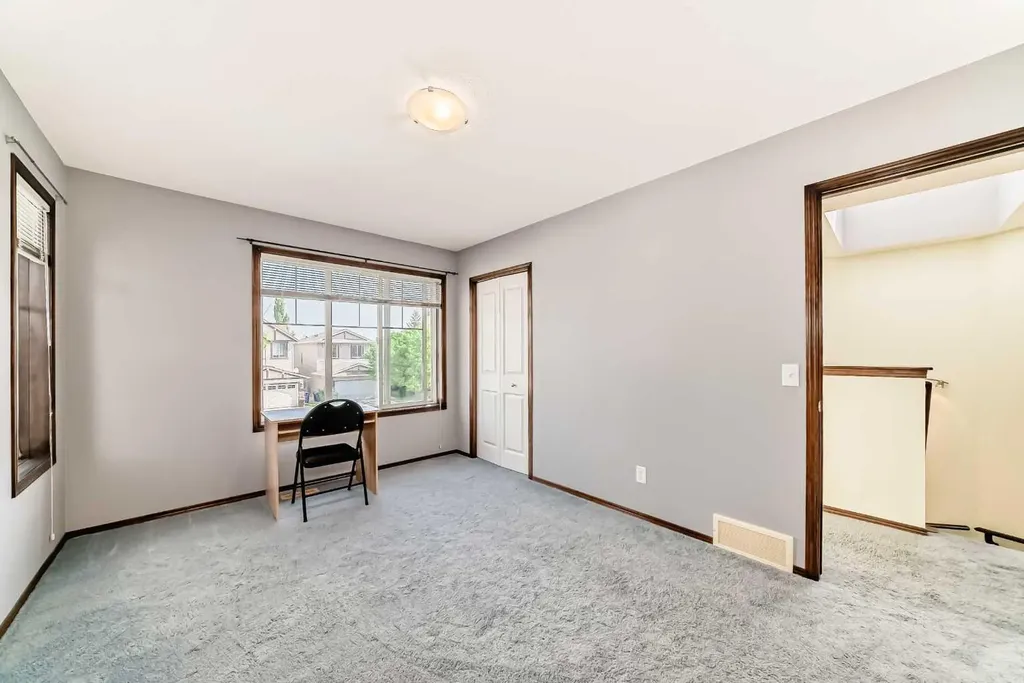 55 Eversyde Gardens SW Calgary AB T2Y 5E2