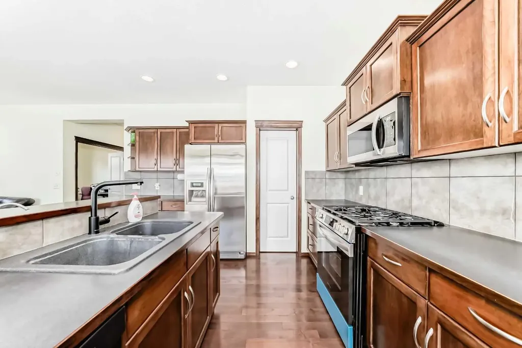 55 Eversyde Gardens SW Calgary AB T2Y 5E2