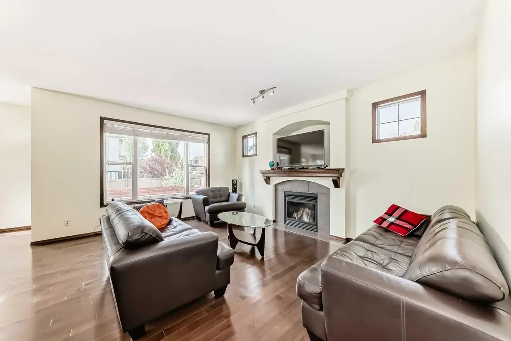 55 Eversyde Gardens SW Calgary AB T2Y 5E2