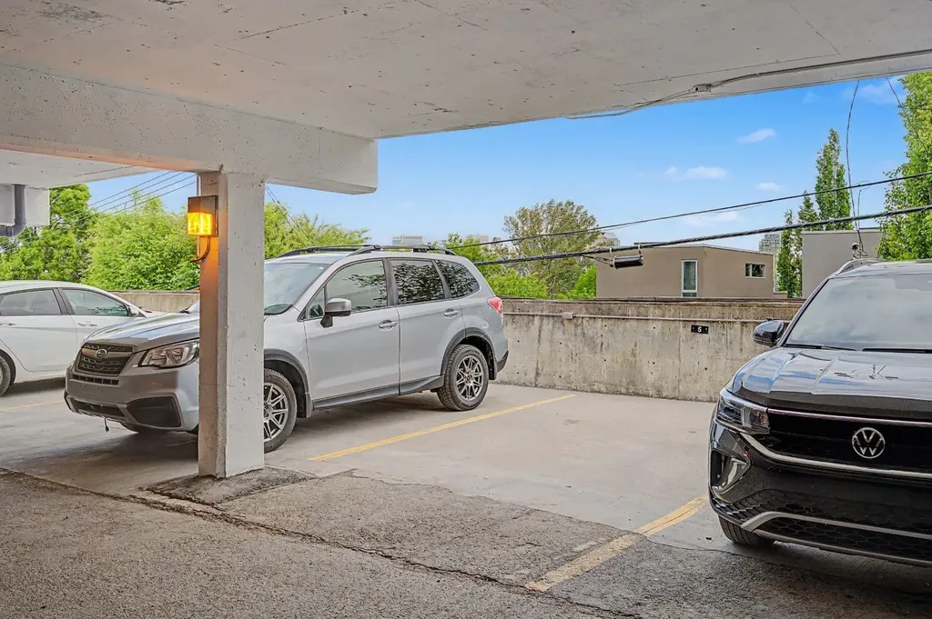 2130 17 Street SW Calgary AB T2T4M4